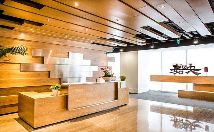 办公室|办公室装修不能太拘泥于传统风格，“玩”有时尚感是未来装修方式