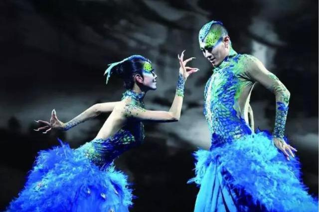 冯绍峰|杨丽萍的人生观，影响了两位爱徒，一位叛逆出走，一位1: 1照搬