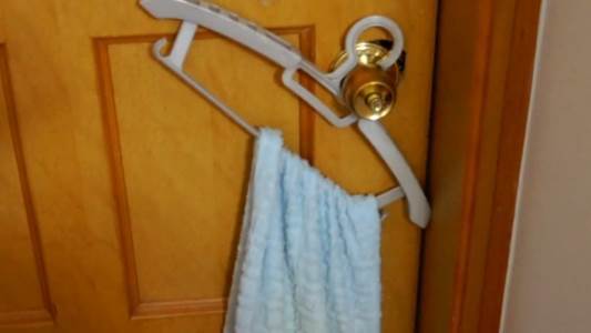 不管有没有钱,切记在房间挂一条毛巾,清楚的人不算多,不是迷信