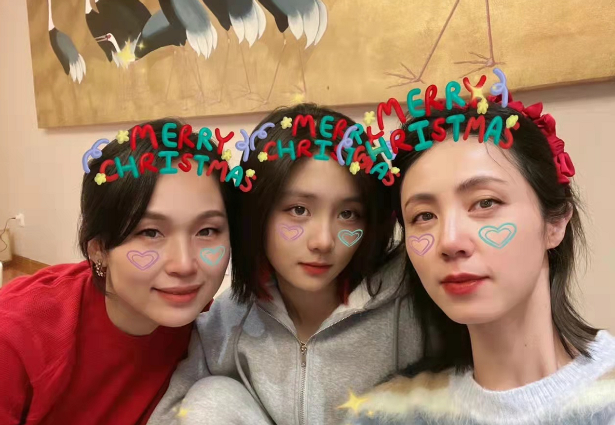 孙莉|孙莉高调晒娃！儿子罕见露正脸像黄磊翻版，妹妹穿红裙比多多还美