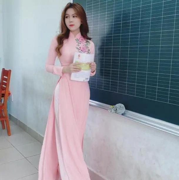 卸妆|越南美女教师，身材很迷人，坚持这一运动，你或也能拥有