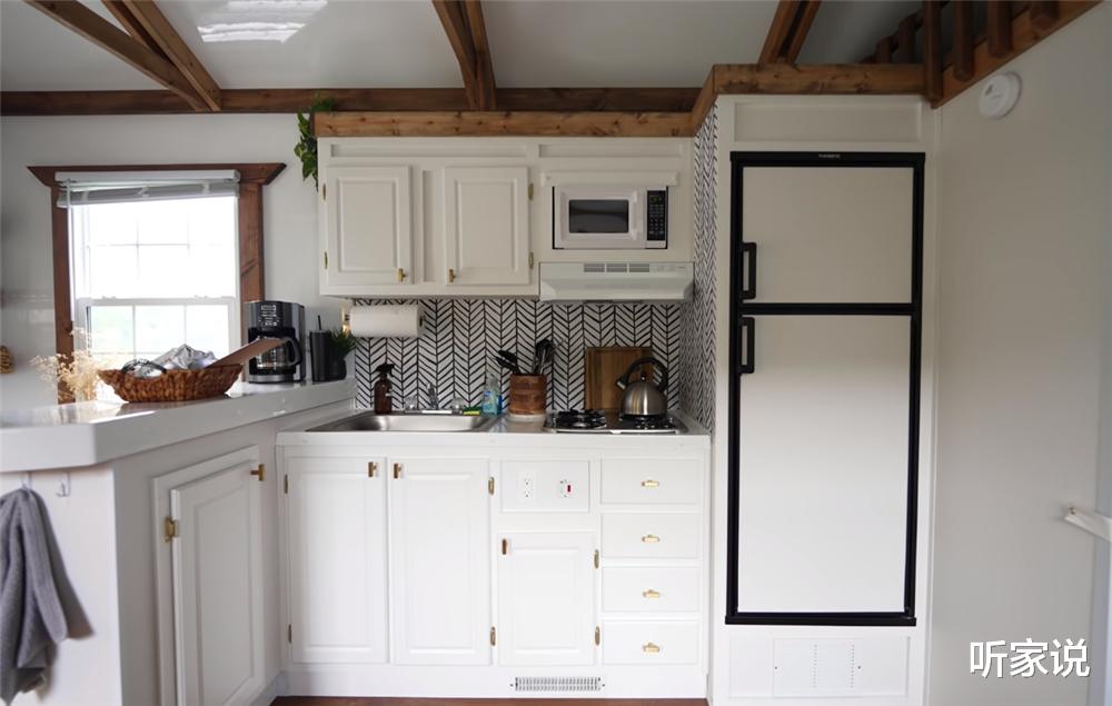 听家说 钓鱼爱好者的水上船屋：将36㎡设计成两室两厅，住一家六口没问题