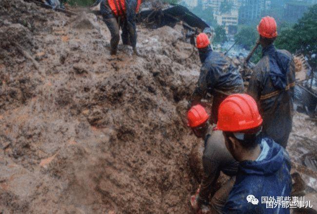 暴雨|暴雨引发山体滑坡，又有21 人遭活埋身亡 ，包括一家6口