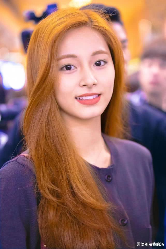 周子瑜|南韩颜神不是白给的，周子瑜再现超高颜值，网友：回眸一笑百媚生