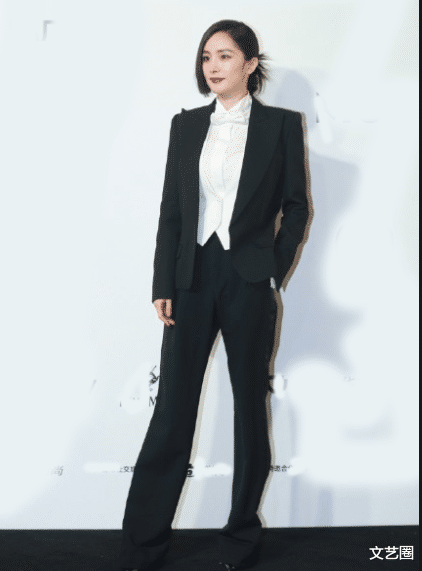 刘诗诗|众女星走红毯：杨幂刘诗诗挽手同行却冷落了唐嫣，女主持人因身高遭网络暴力