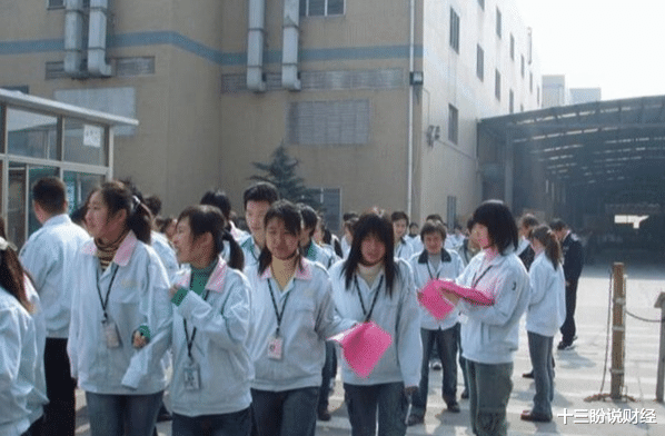 初创企业|新零售经济火热，白领高管也加入，从业者将突破4亿