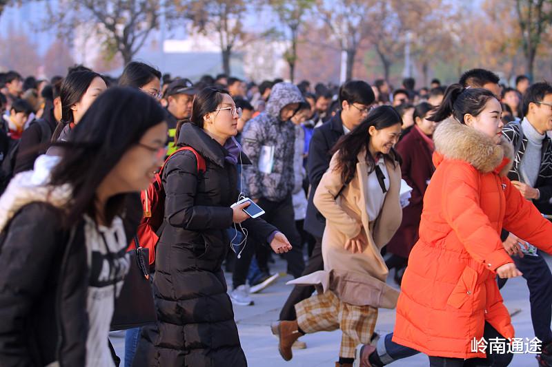 高校|招一个有16个人报名，招两个有10个人报名，选择哪个？答案不简单