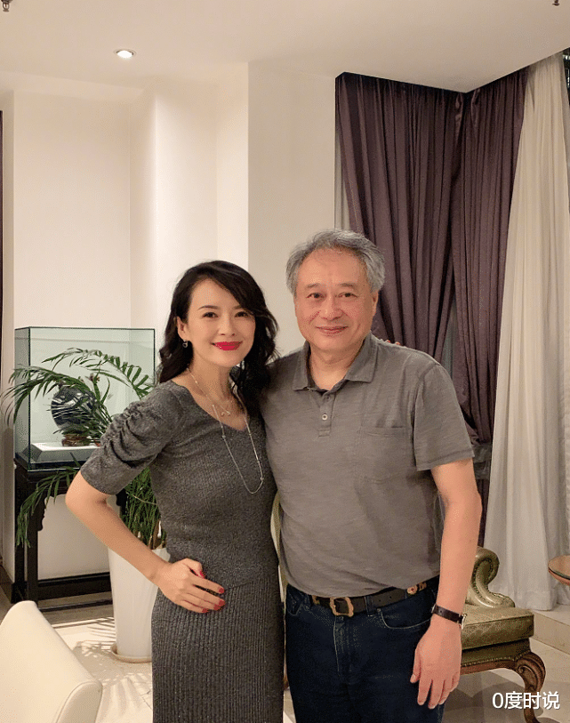 章子怡|?有种“整容”叫章子怡换发型，刘海都快贴发根了，就连粉丝都不敢认