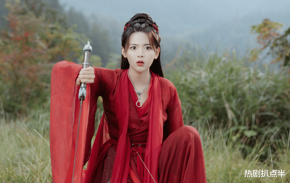 明星|20位明星一年高产3部剧：赵露思赢了，杨超越4连扑，她六部女主