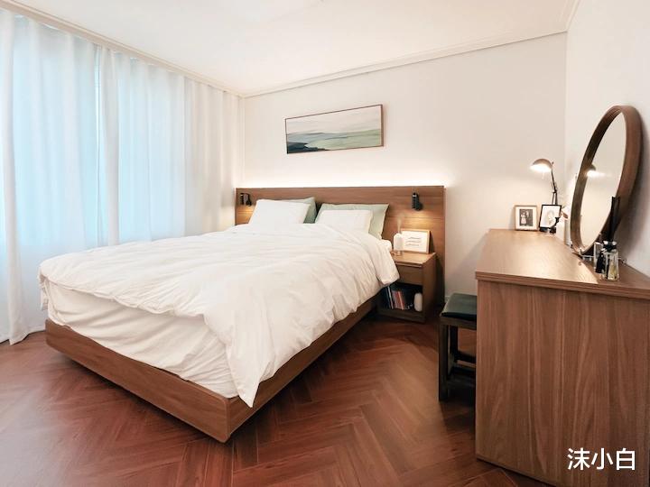 新老房89平，全屋猪肝红的地板，开放式厨房一个顶三！太精致了