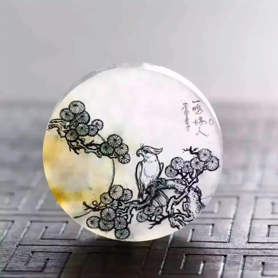 雕刻|极品三彩翡翠手镯心,雕刻师设计一鸣惊人的题材,不信你不喜欢