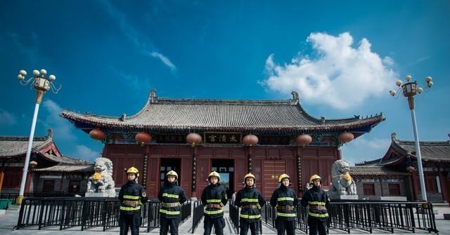 白的漫 今天,我们拍下了鹿邑消防队,不为人知的另一面!