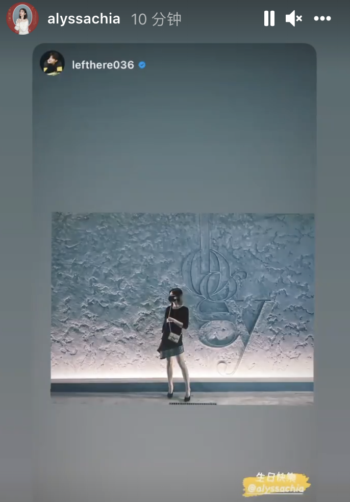 甘比|47岁贾静雯晒庆生照，与修杰楷过二人世界，母女四人合影画风搞怪