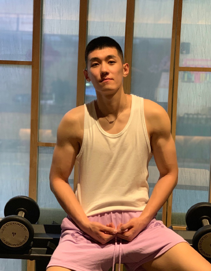 健身圈一哥|33岁的肌肉小狼狗，185cm篮球运动员，满身精肌痞帅味十足！