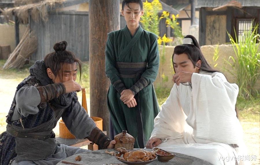 谢霆锋|《雪中悍刀行》点映现场：“李淳罡”帅气亮相，“青鸟”美美相伴