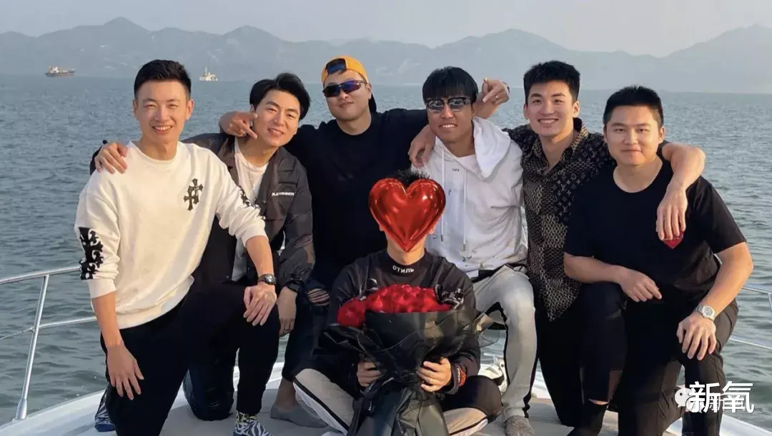 张哲瀚|刚成顶流就被爆女友，脱粉回踩疯狂爆料，但女友也太好看了吧！