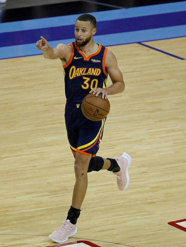 斯蒂芬·庫(kù)里|只差8分！庫(kù)里生涯總得分就將超越隊(duì)史名宿上升至歷史第70位