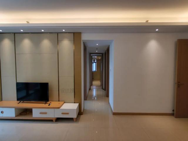 客厅沙发如何摆放？沙发的朝向摆对了，坐在客厅心情好