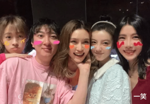 王思聪|王思聪三亚庆生，34岁生日派对排场超大，身边美女如云