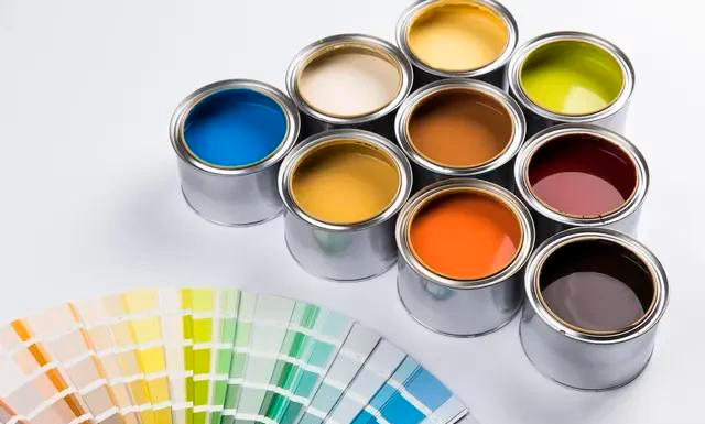 |家里装修北欧风，乳胶漆墙面喷漆好还是手工滚好？