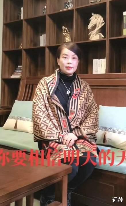 许敏|错换人生许敏晒新年照，浓妆艳抹极尽风韵！被赞气质绝佳！