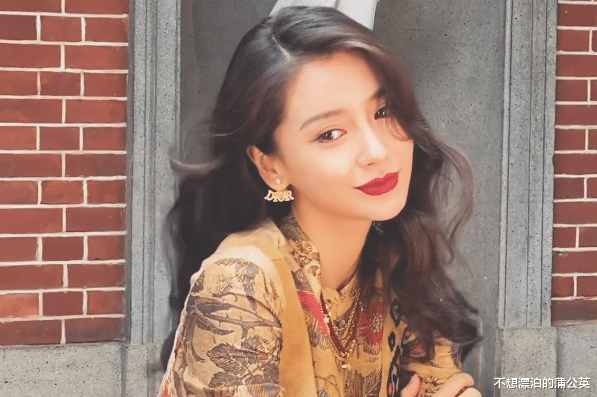 Angelababy|baby家庭地位提升，获黄晓明主动示好，女方出镜拍照一脸幸福