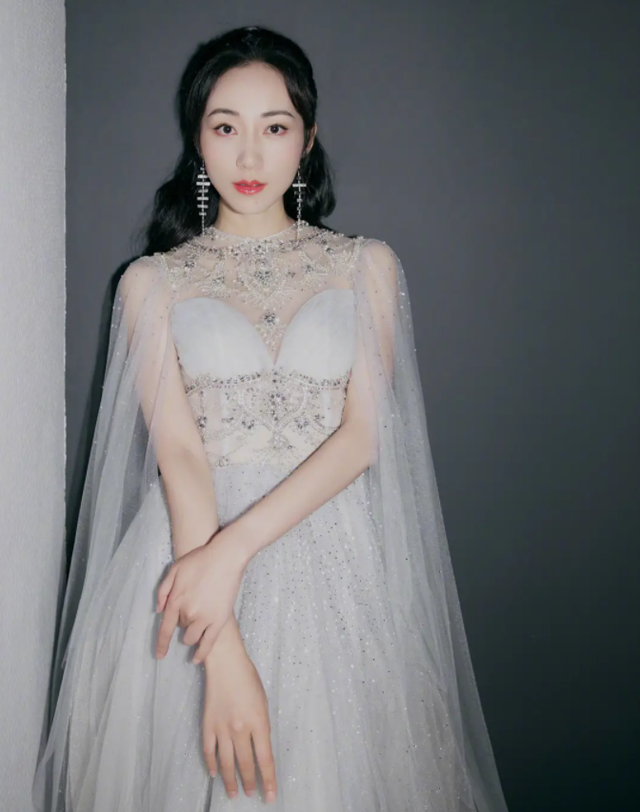 张天爱|韩雪不仅演技精湛，面容姣好，衣品也一绝