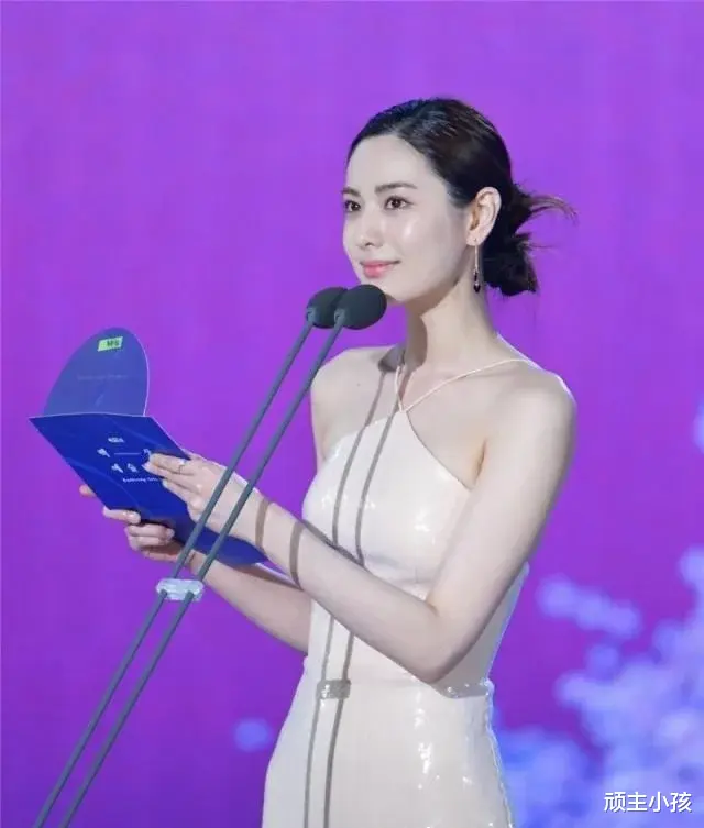 林珍娜|世界第一美女到底长啥样？穿人鱼裙美到犯规，堪称行走的乳胶娃娃