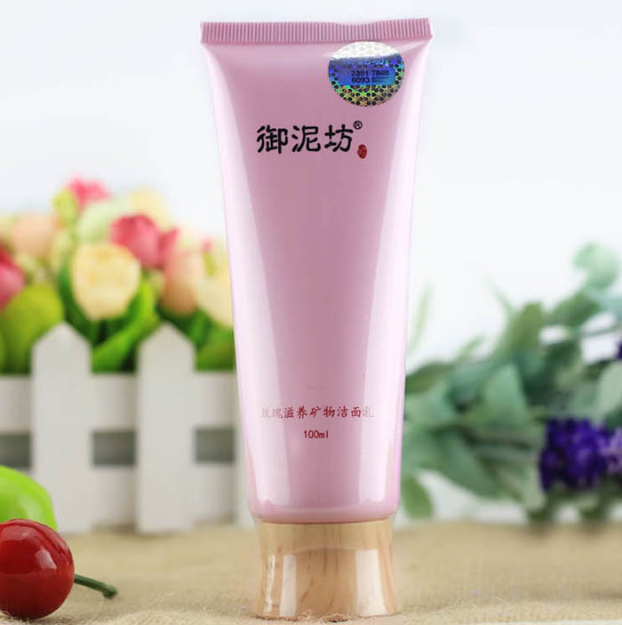 菲菲岚时尚 毛孔粗大、黑头粉刺怎么办?这几款洗面奶让你肌肤干干净净