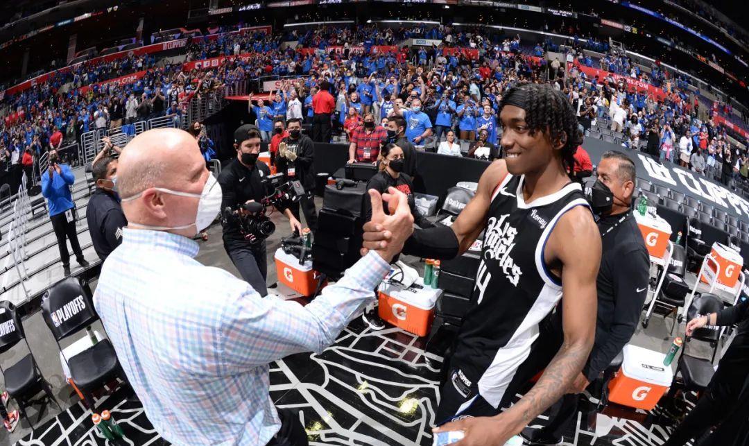 可馨育娃|白菜价!39+7三分!2年2200万!他的机会来了!