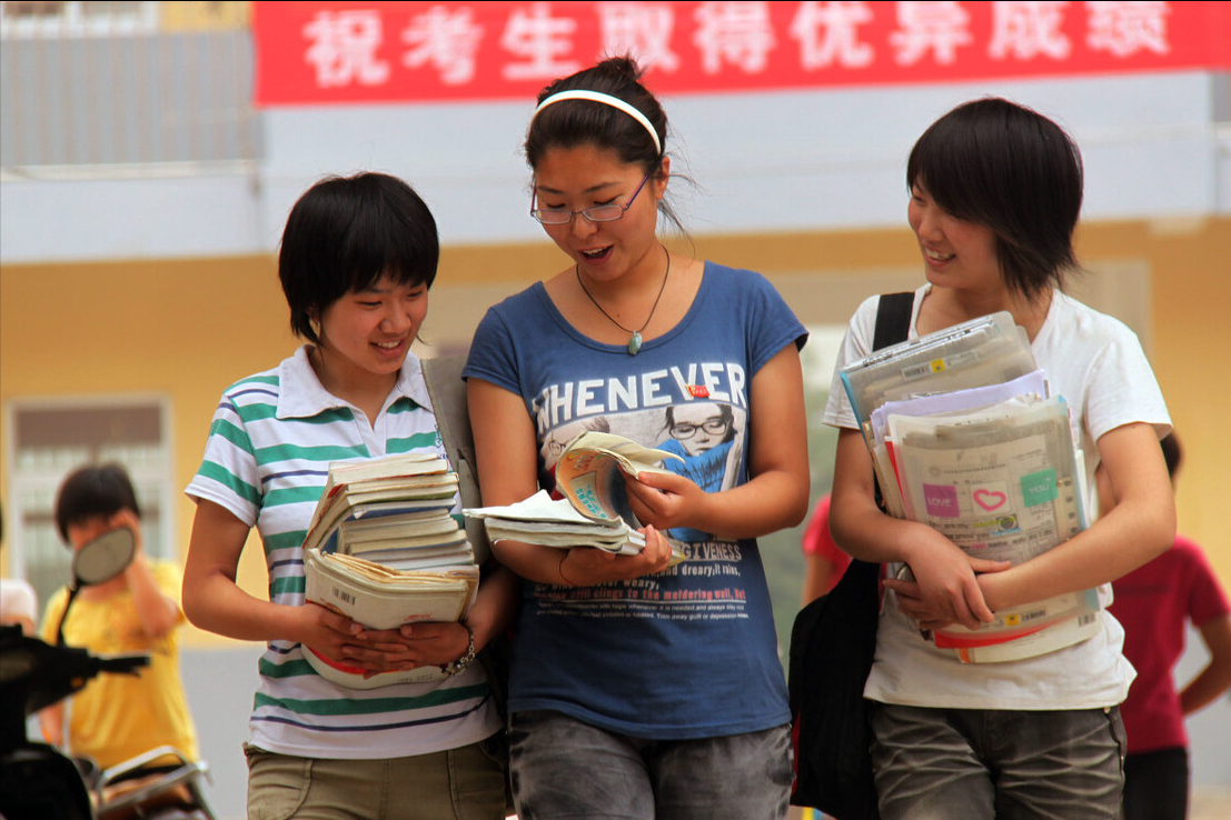 特岗教师|2021特岗教师招聘8.4万名，薪资待遇优厚，期满可转事业编