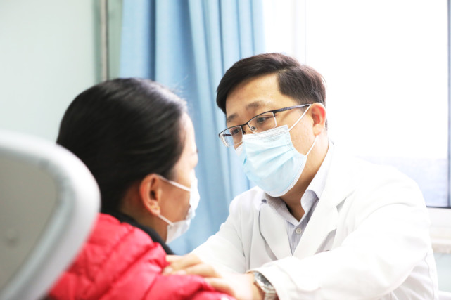 马佳健康学|大脖子病就是甲亢？出现这4种症状可能患了甲亢，及时做好预防