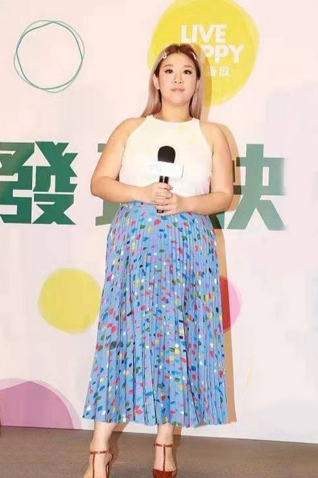 潮流新风|郑欣宜真有勇气,180斤体重还敢穿紧身背心,珠圆玉润美得很富态