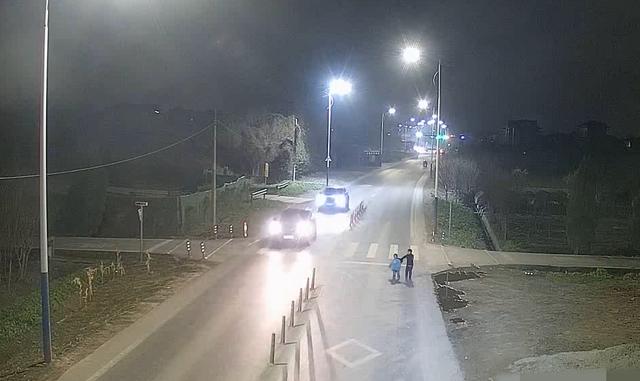 生活报 5岁小女孩竟在马路上“飙车”，骑出去将近两公里