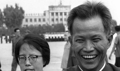 冉昊腾星座屋 乔森潘办杂志批评西哈努克,西哈努克却让乔森潘当了官