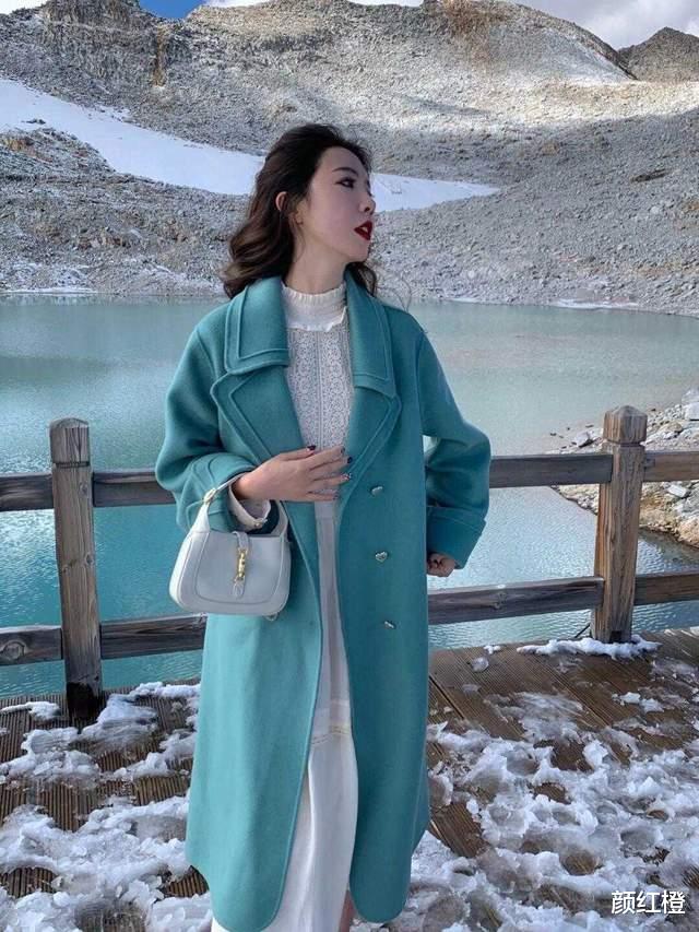 颜红橙 秋冬穿大衣没头绪？看看这几组“穿搭公式”，百搭时髦还保暖