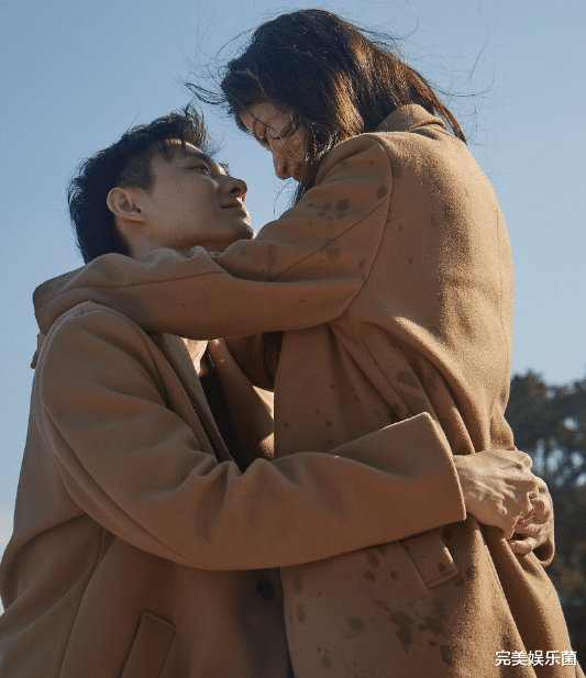 马子佳|《心动4》马子佳发文感谢小孔，穿情侣装海边漫步，差点“湿身”