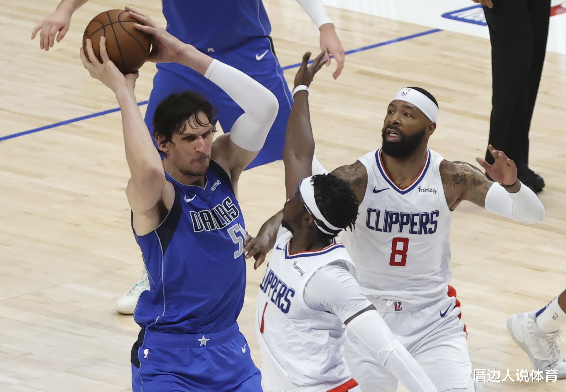 快船队|裁判引大争议！博班手臂被夹反吃犯规，球迷怒了：不满偏袒快船