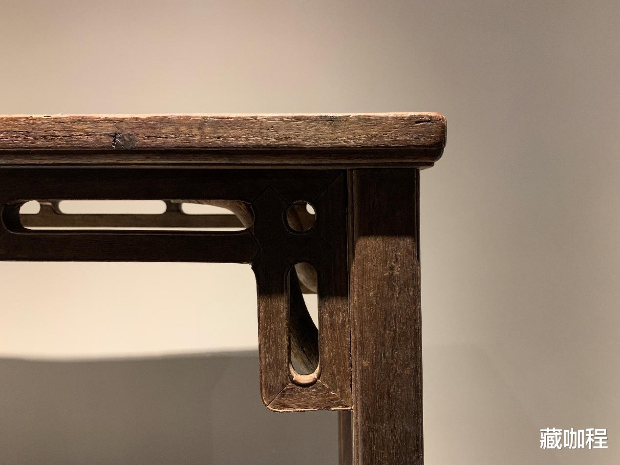 |麦穗形棕眼逼真，黄花梨四面平大画桌未成交