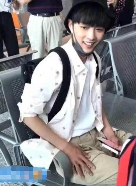 高秉烛|2021年全球百大最帅面孔出炉，肖战位列第十一，一双手却不忍直视