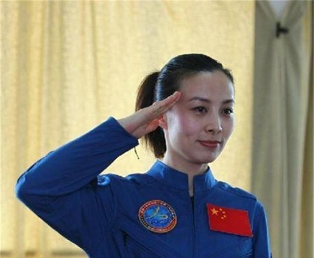 女宇航员王亚平,在太空中生活半年,如何换洗衣服?太难了