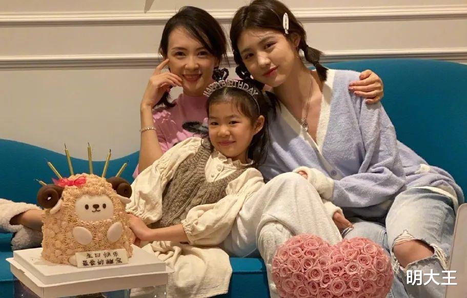 张艺兴|章子怡汪峰为醒醒庆生，晒一家五口合体照，生日愿望令章子怡泪目