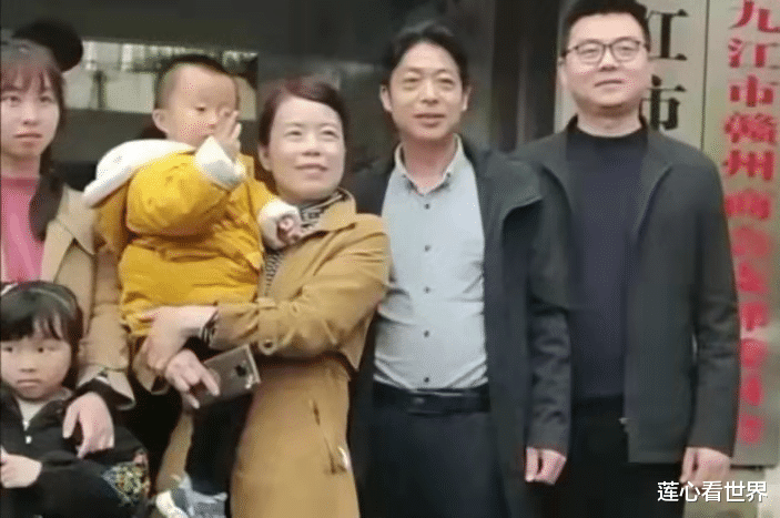 莲心看世界 互换人生：现在两家的孙子按照血缘回归是完美的选择