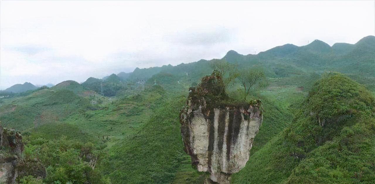 云南|云南深山有一个“神奇”的巨石，仿佛悬空在云山之中，只可远观