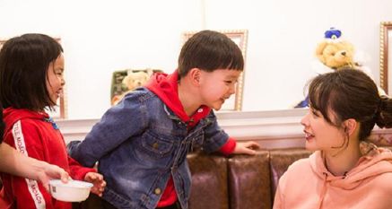 三史之家 小学生帮母亲写请假条走红，单位领导看完感动：奖励千元休假五天