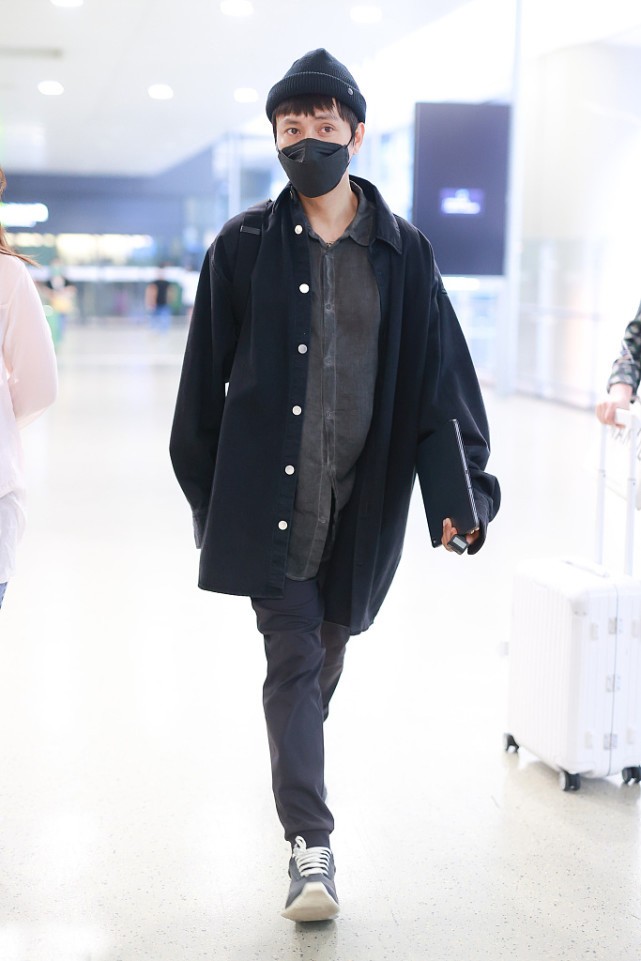 男士穿衣搭配杂志|陈坤造型真“不怕矮”，用宽松单品打造潮流，这样穿初秋值得试试