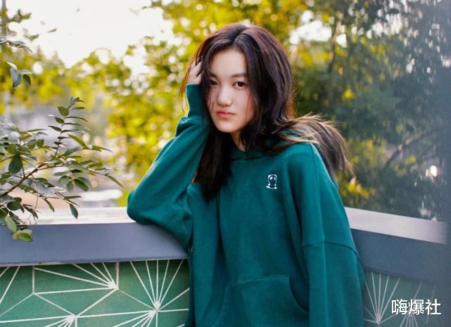 李嫣|王菲14岁的女儿李嫣疑似早恋，深夜发文尺度很大，并自曝奇怪癖好