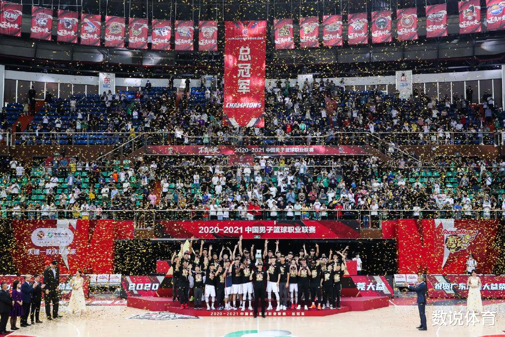 广东男篮|广东男篮刚夺冠就作出重要决定！全队一起行动，真不愧是十一冠王