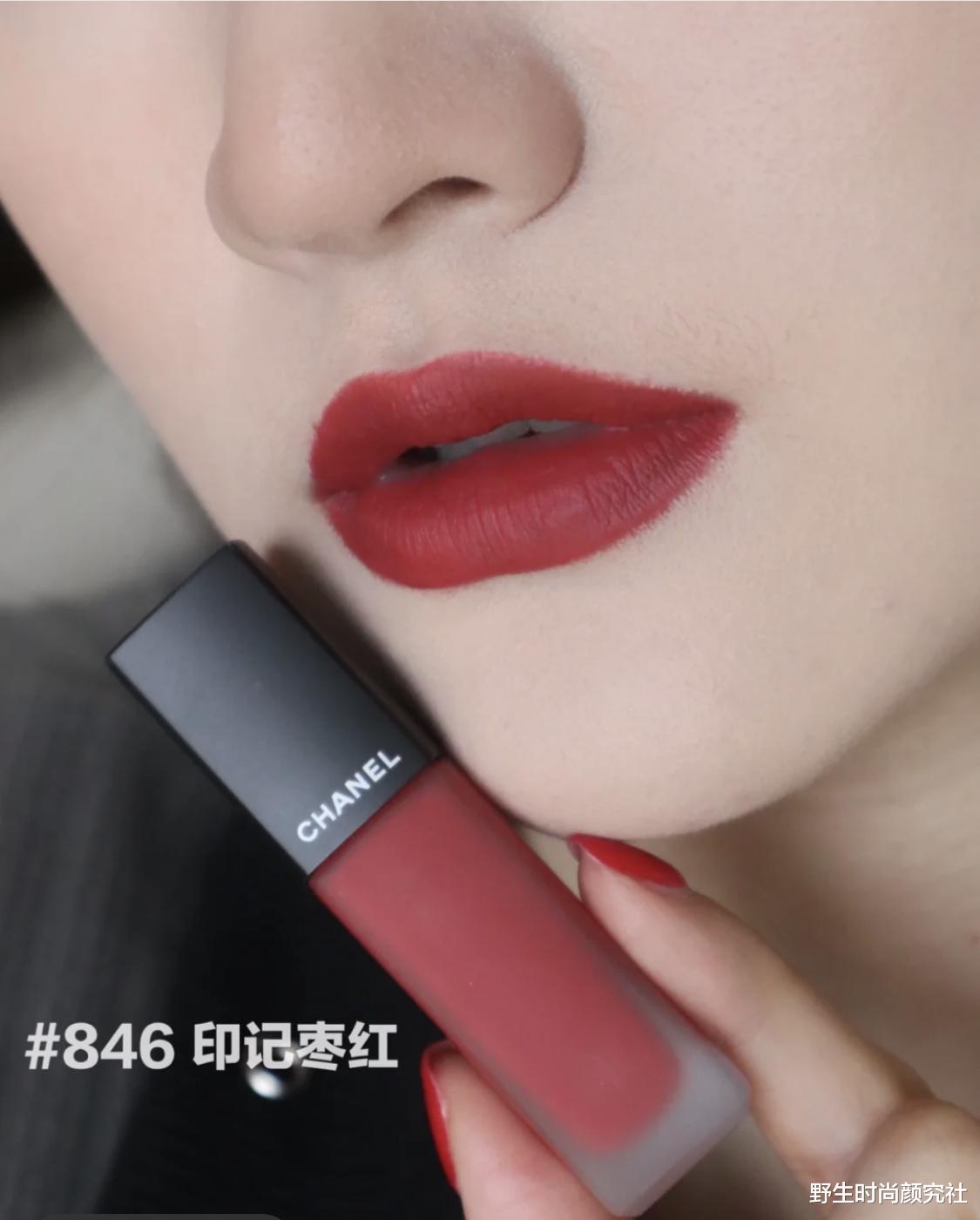 大衣 讲真,冬天穿大衣别只涂正红色,换一支口红更有气质
