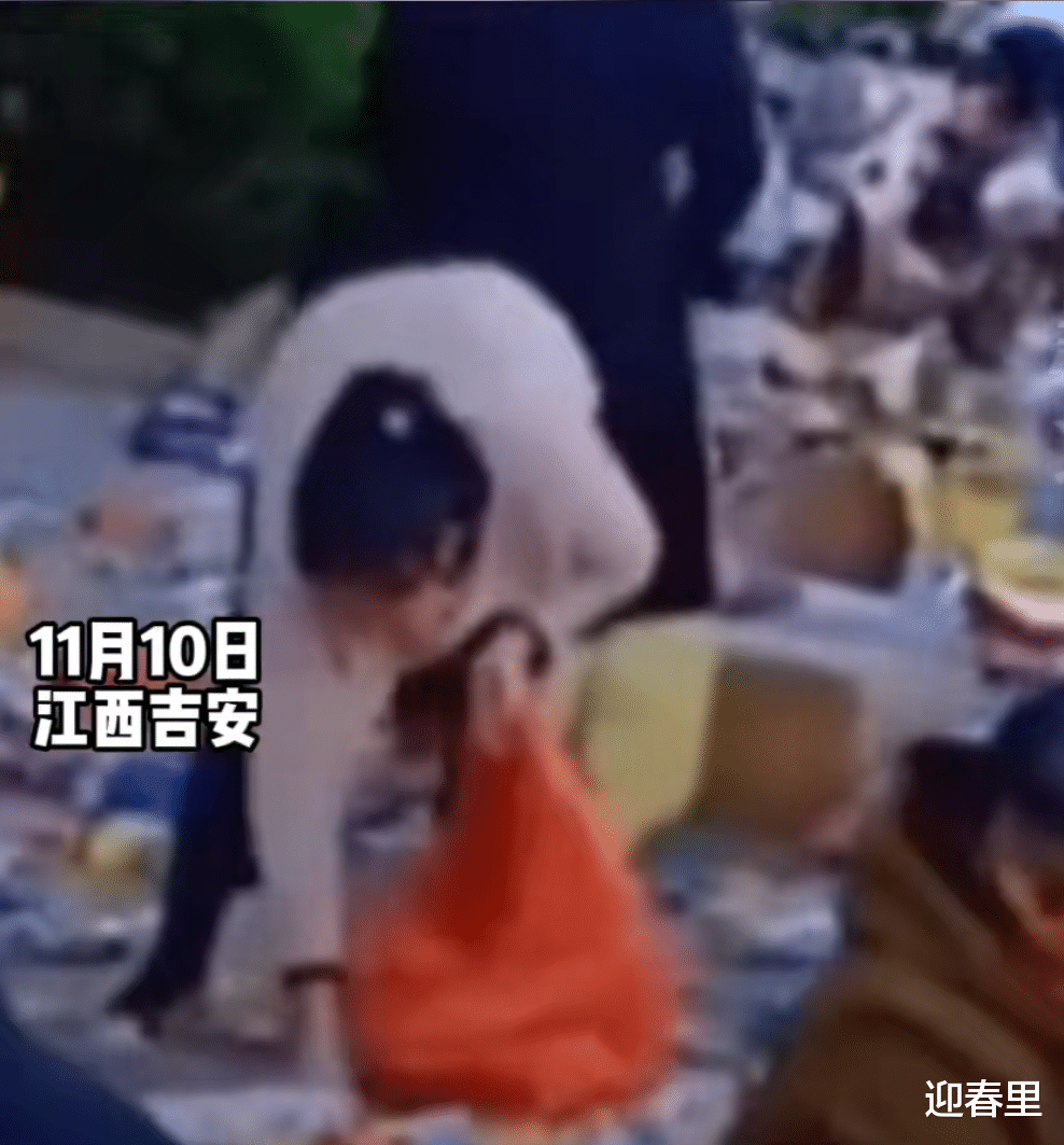 十几年的老婆,比不过女主播一句“大哥”,妻子崩溃怒砸自家超市